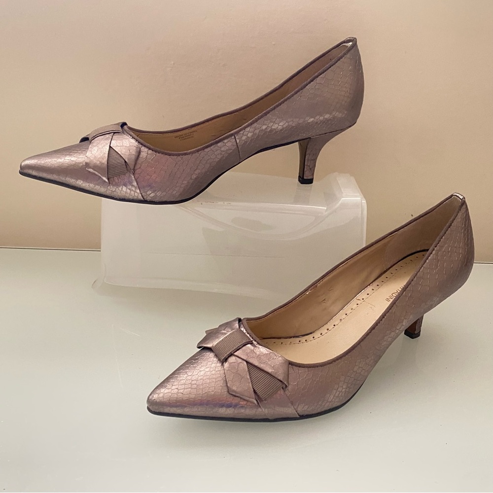 Adrienne Vittadini Silver Bow Accent Kitten Heels Size 10M